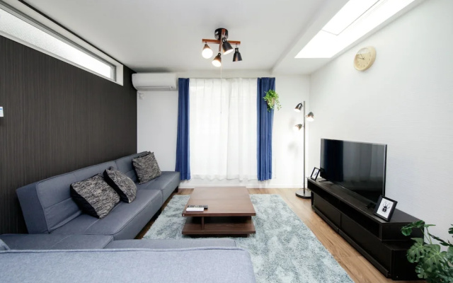 Higashi-Rokugo House WHITE by Tranova