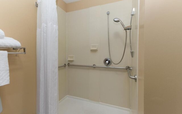 White Pines Inn & Suites