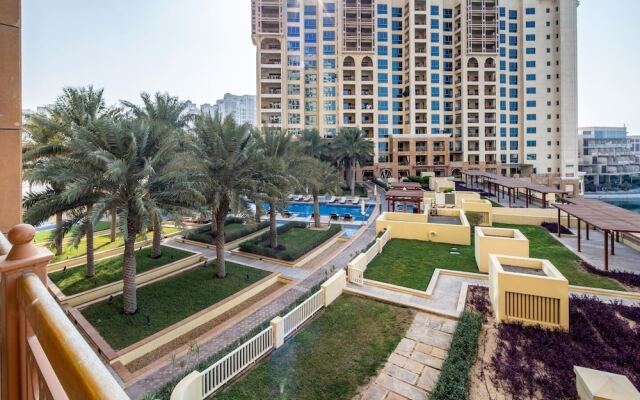 Refined 2BR Luxury Apartment at Palm Jumeirah