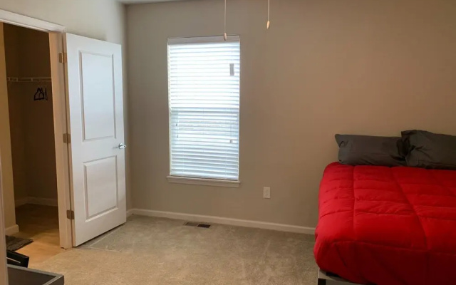 4 Bedroom Cozy House near City Attractions