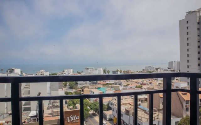 w Beautiful 3BR w Balcony in San Isidro