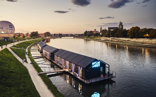 New Port Hotel