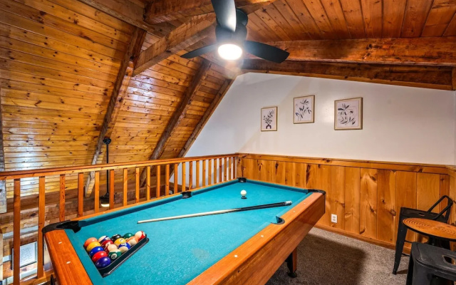 Hot Tub Pool Table Fireplace Views Relax