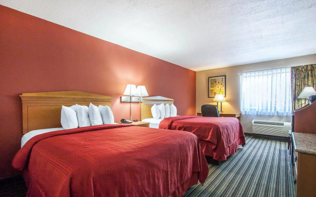Econo Lodge Inn & Suites