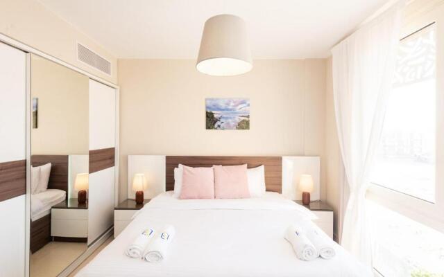 Luxe 3BDR w Private Rooftop Jacuzzi & Beach Access