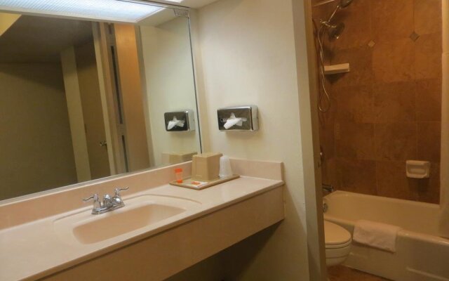 Echo Hotel & Conference Center