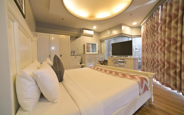 Paragon Hotel and Suites