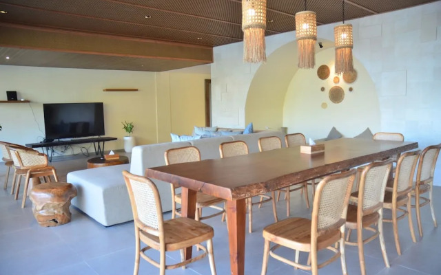 JadenHill CityView 8BR Villa Heated Pool+Movieroom