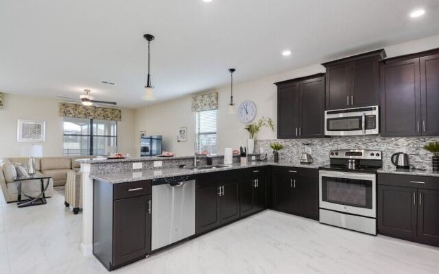 9153 Davenport - 8 Br Home