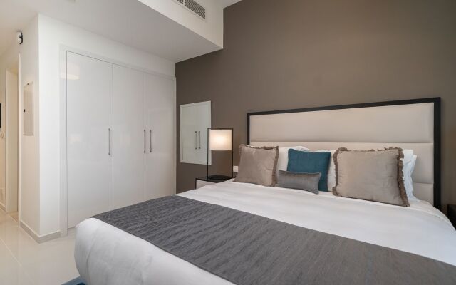 Luxury studio with balcony in Dubai