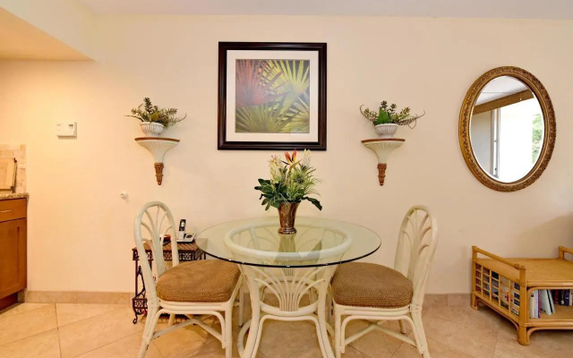 Royal Kahana 104
