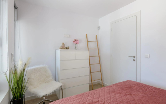 Stylish Voula Apartment with pool close to Kavouri Beach