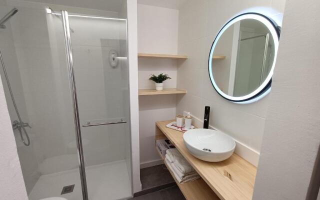 New & Modern Studio Loft 2
