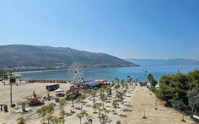 Holiday 2-bed Apartment Seaview