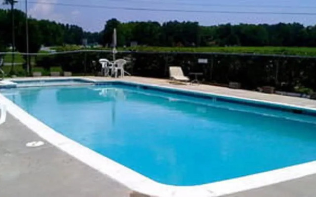 Whispering Pines Motel
