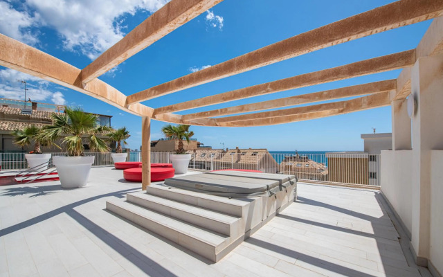 Unique 2 bedroom unit with pool near beach