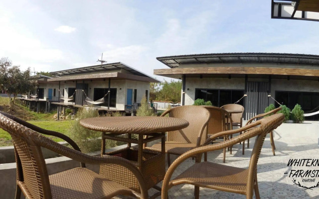 White Knot Khao Yai