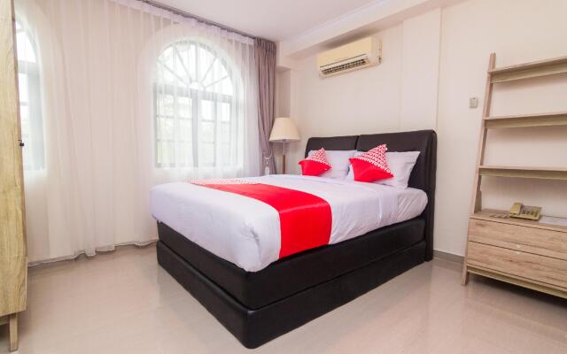 OYO 1771 Zeke Hotel