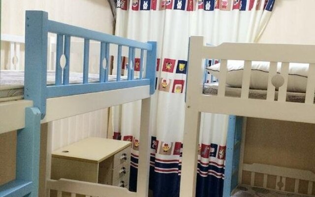 8090 Youth Hostel