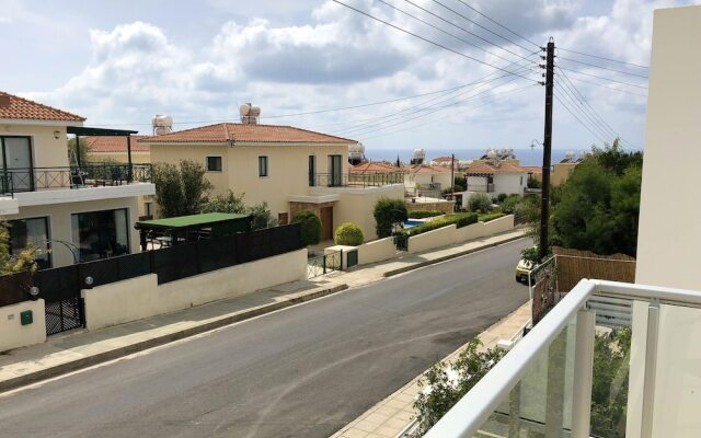 House With 2 Bedrooms in Peyia, With Wonderful sea View, Enclosed Gard