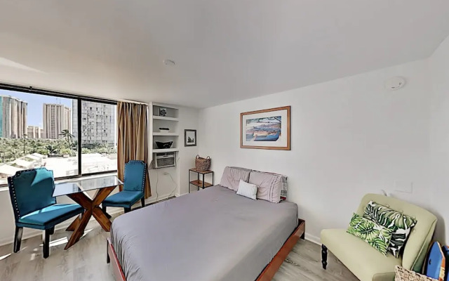 Hawaiian Monarch 805 Condo by RedAwning