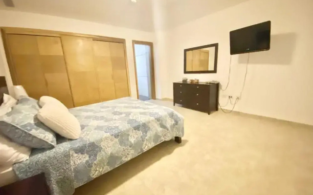 Marbella Towers gorgeous 3BR Apt , Beachfront