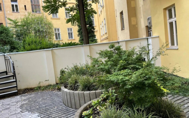 Apartment U Muzea and Vaclavske Namesti