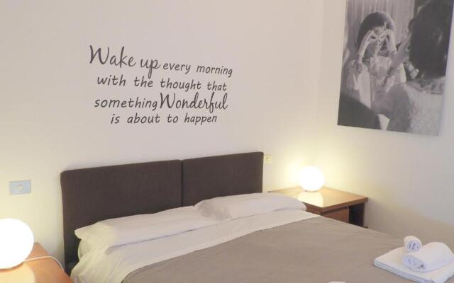 YouHosty - Mercato Dx 16