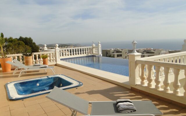Villa Lirios