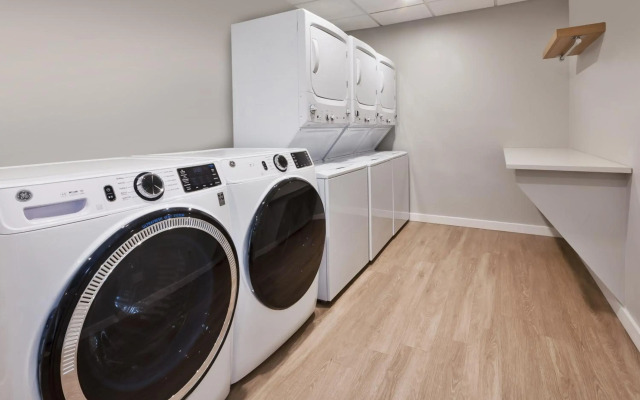 Staybridge Suites Pittsburgh Airport by IHG