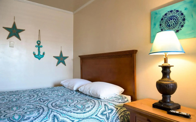 The Shores Inn and Beach Houses