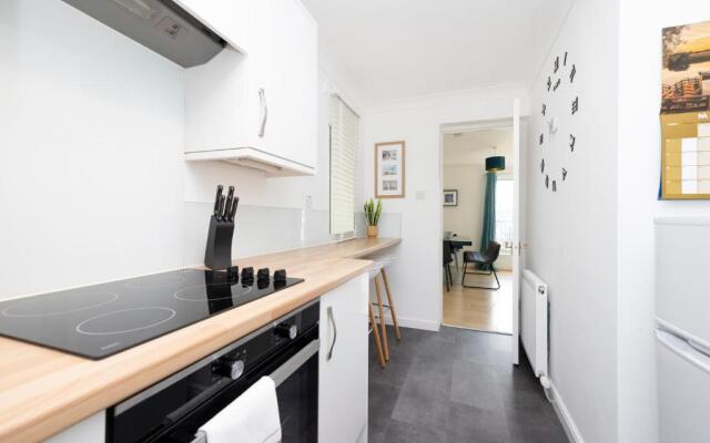JOIVY Bright 3-Bed Flat Overlooking The Clyde