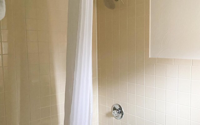 The River Hills Motel - Algoma, WI - Near Door County