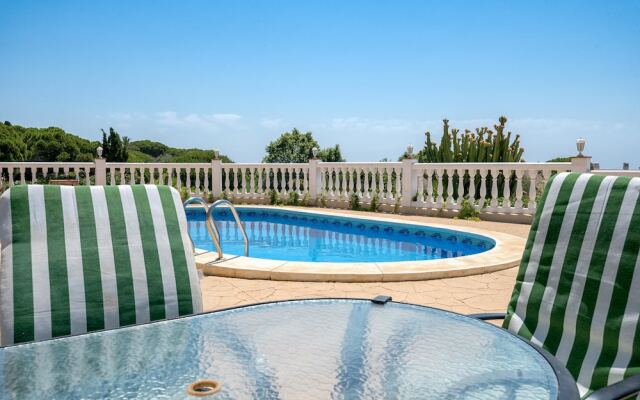 Villa Soleada Calahonda by Rafleys