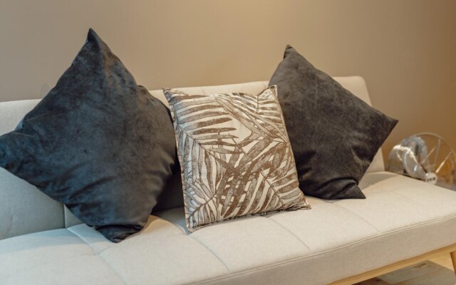 Legacy Oporto Design Apartment A by Vacationy