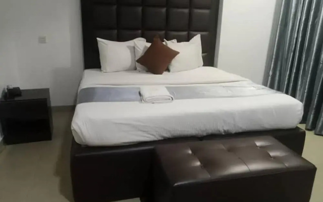 4th Apartment and Suites