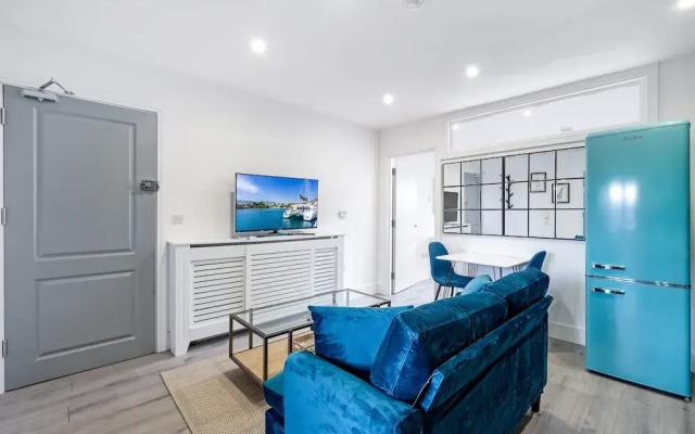 Luxury 1 & 2 bed Apartment free parking