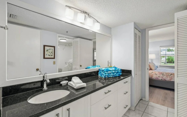 Siesta Bayside Pretty Fountain View