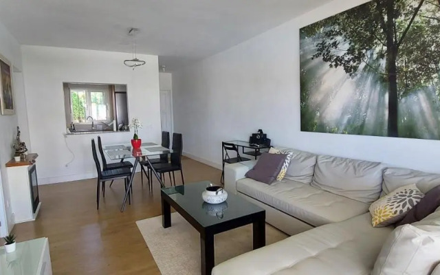 Refurbished 2-Bed Apartment in El Paraiso Alto