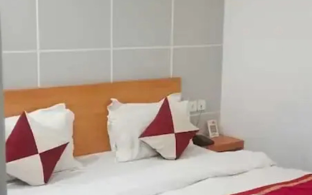 Saavi Hotel Sector 10