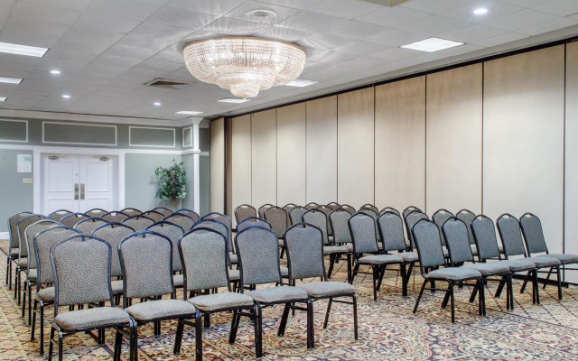 Ramada by Wyndham Shreveport Airport