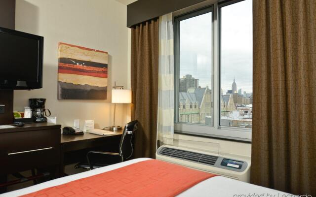 Holiday Inn NYC - Lower East Side, an IHG Hotel