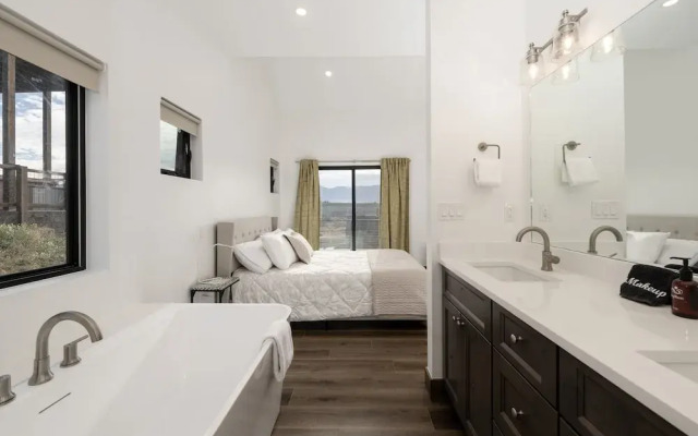 Scenic Perch 2 Bedroom Home