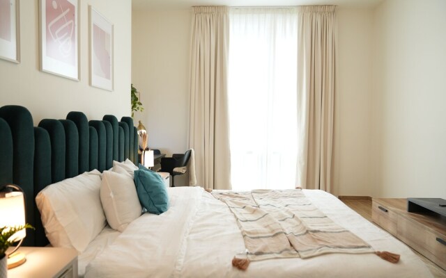 Yogi - Lake-Side Fancy Apartment Near Dubai Mall