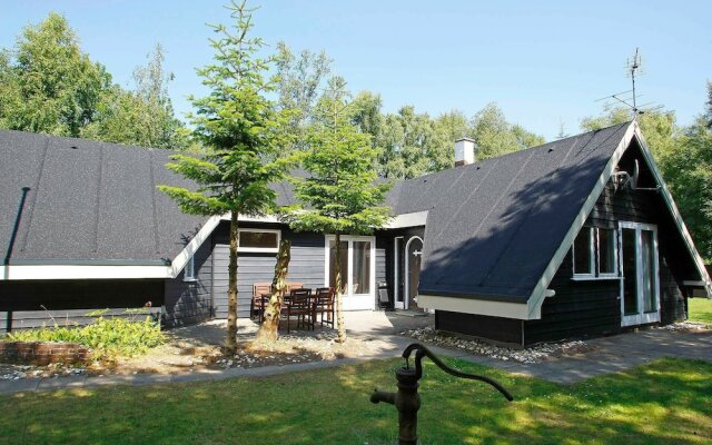 Modern Holiday Home With Indoor Whirlpool at Hals Jutland