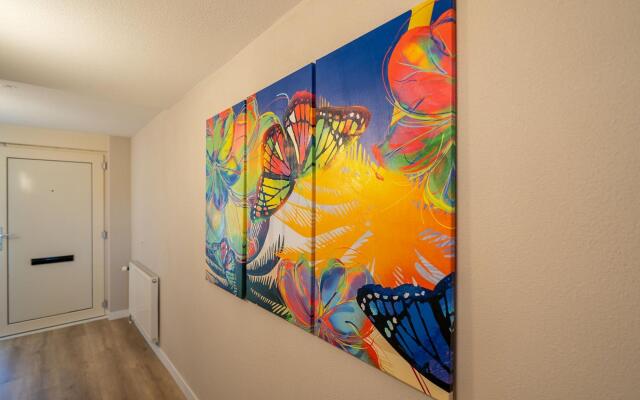 Luxury apartment overlooking the marina for 10 people