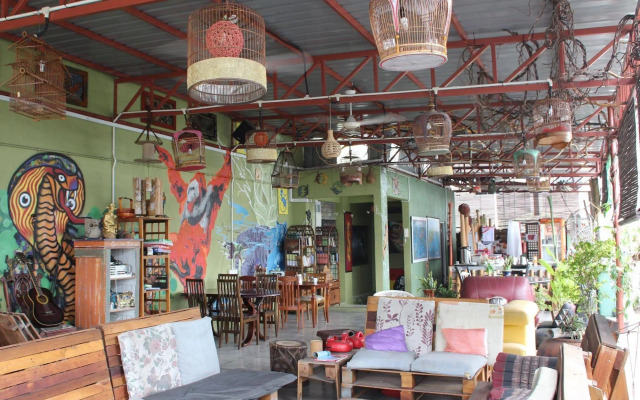 Birdnest Collective Cafe & Guesthouse