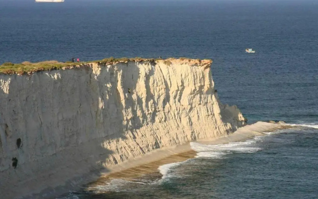 Ramzam - Spacious & Modern 3 bedroom apartment with roof terrace