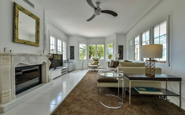 4bed Villa Sleeps 8- Pool, Garden, Bbq, Near Beach