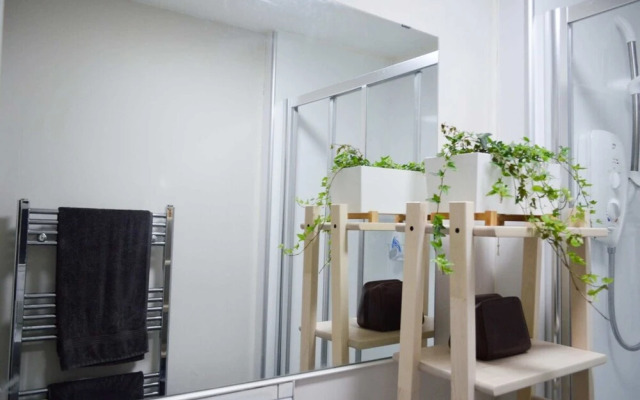 Beautiful 1 Bedroom Apartment in Stockbridge